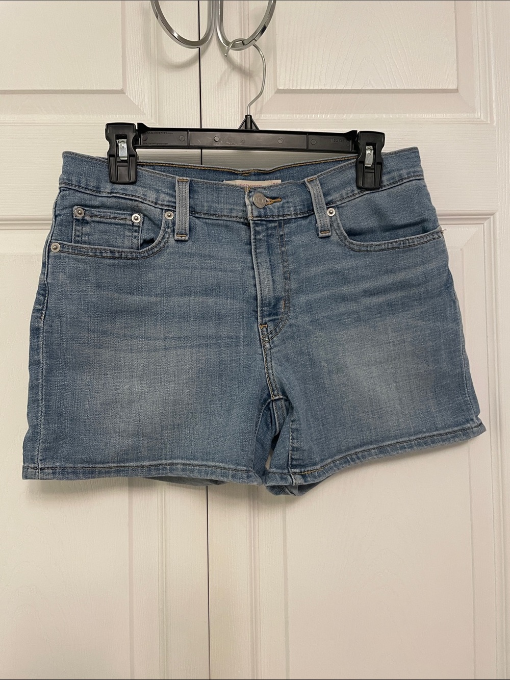 Levi’s Mid Length Denim Shorts Size 28 Great Condition